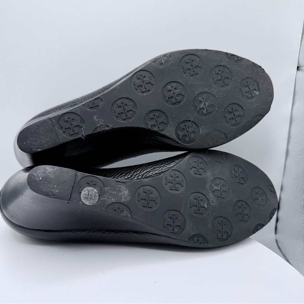 Authentic Tory Burch Womens Sally 2 Black Leather Wedge Pump Heels Size‎ 7.5M - Picture 5 of 7